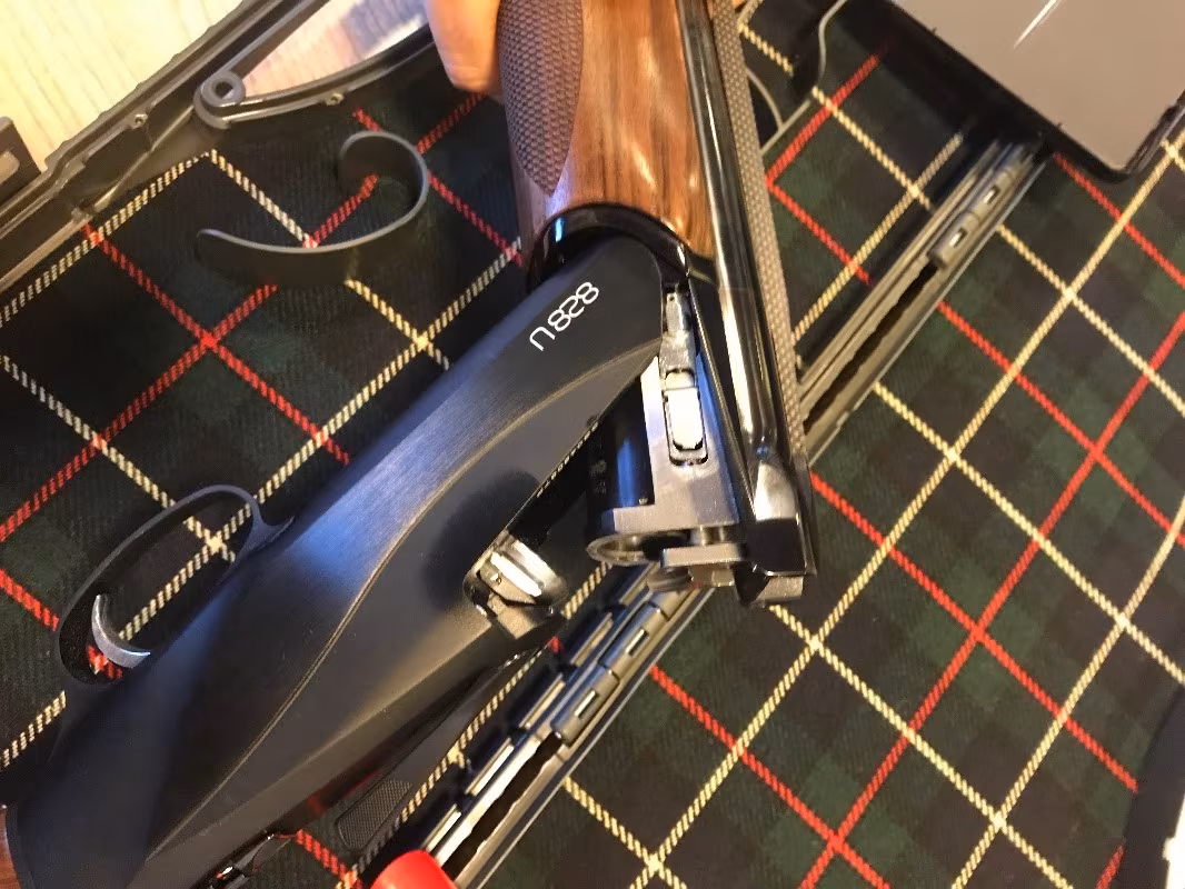 Benelli 828 U Yivsiz Av Tüfeği