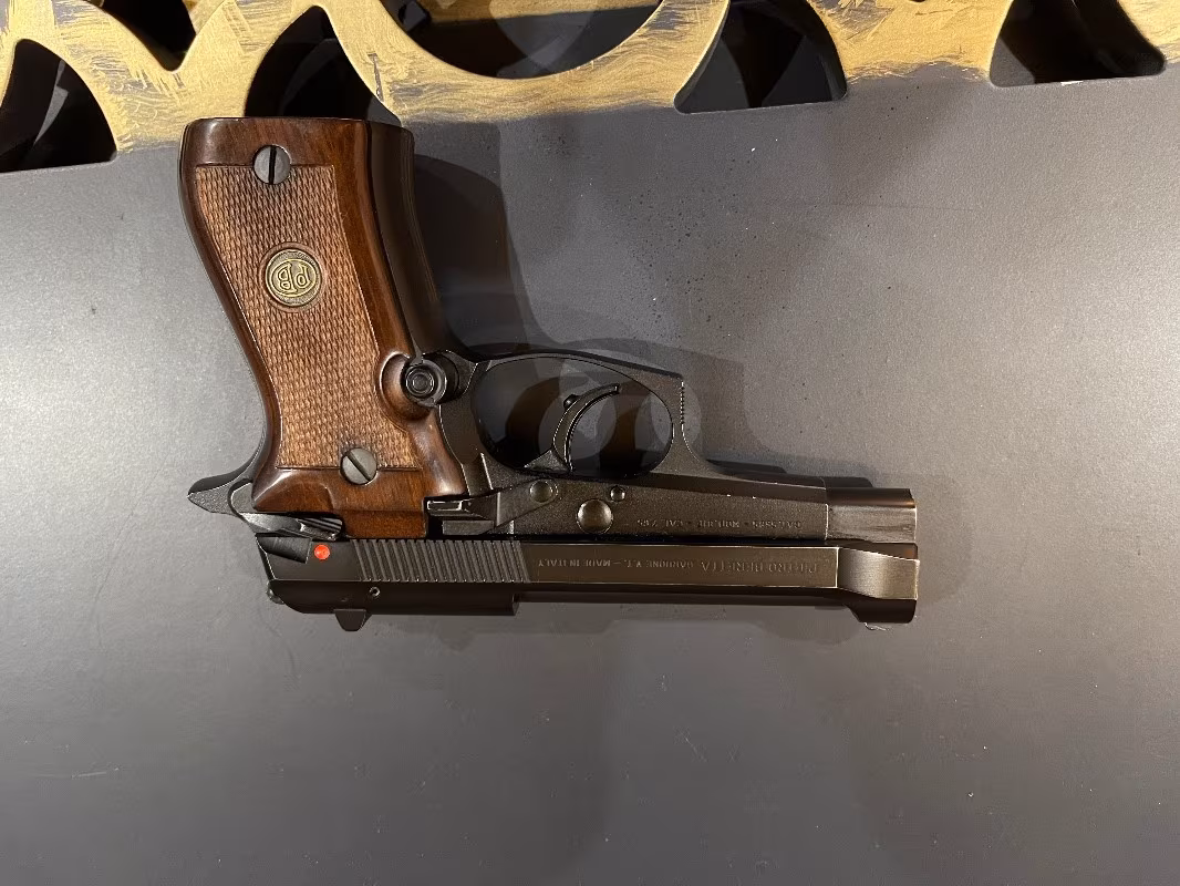 Baretta f 81