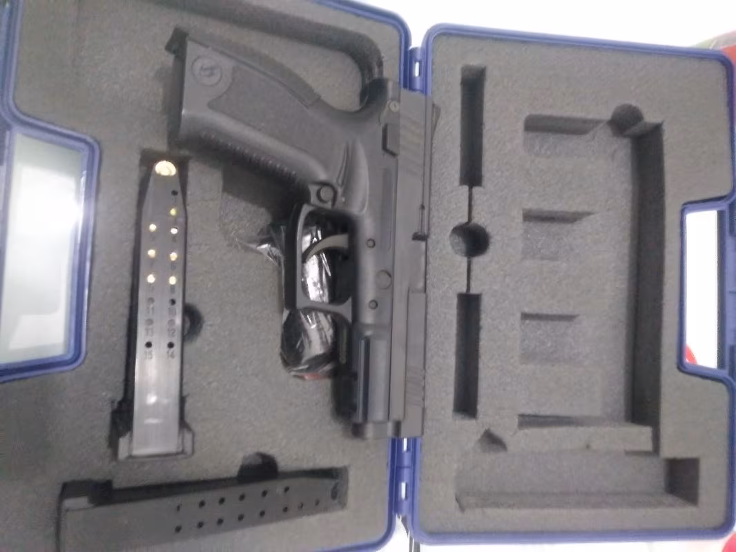 Tabancam temiz sıfır gibi 50 mermi atılmışdır son fiyat acil satlık)tır