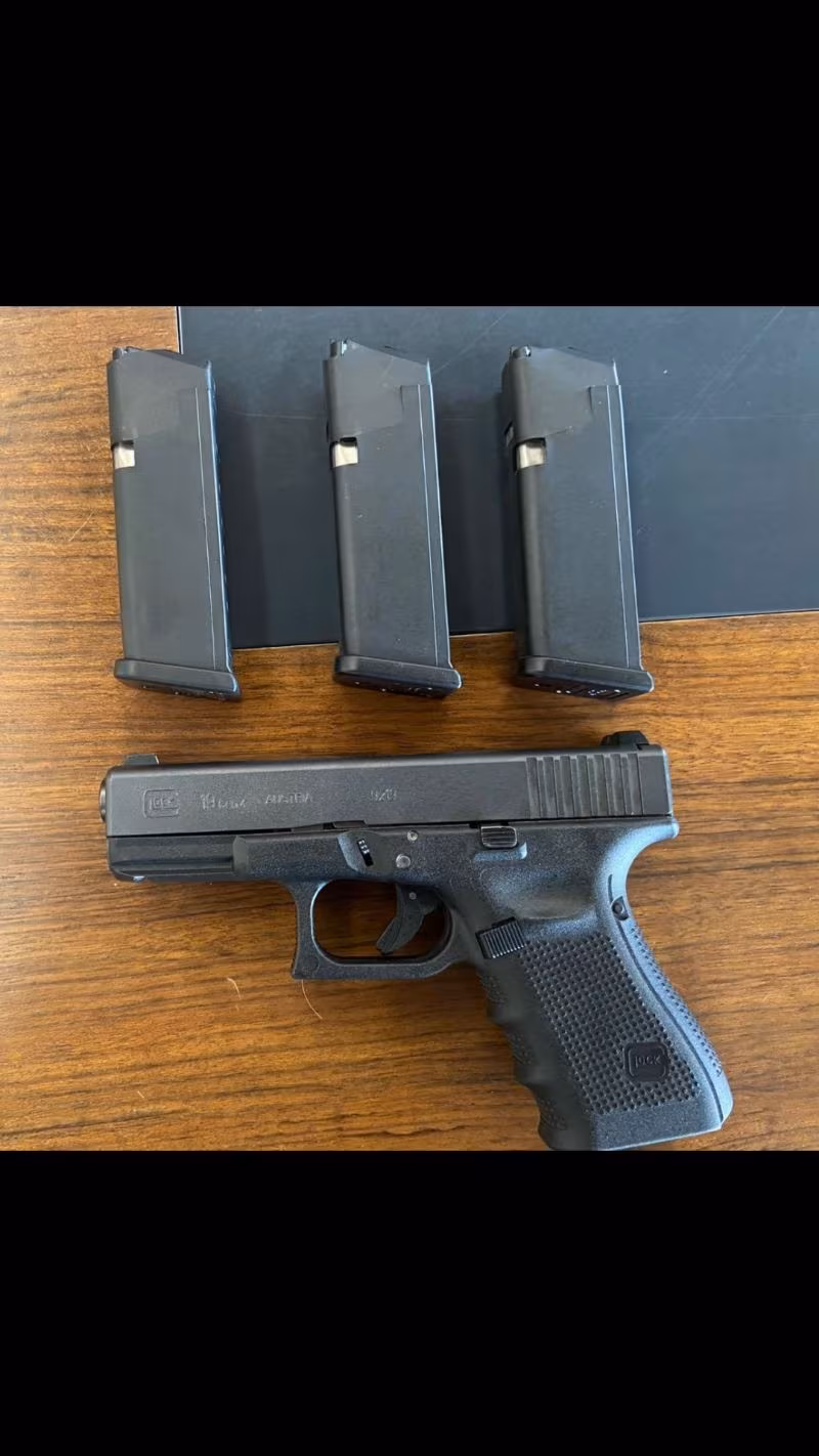 Silahçı Erhan usta'dan Glock 19 Gen 4 -3 şarjorü var