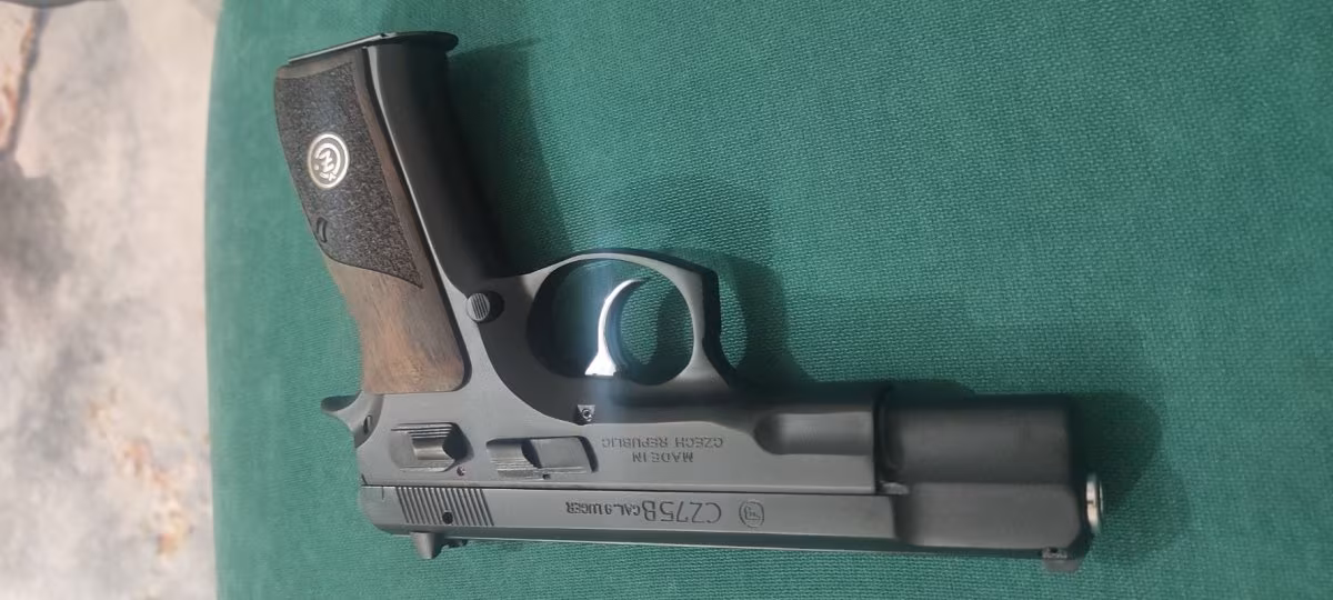 ✓CZ 75 B