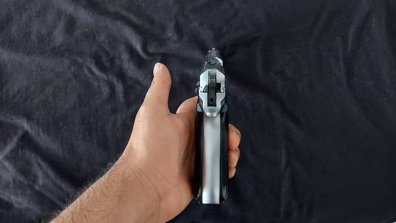 EMEKLİ POLİSTEN