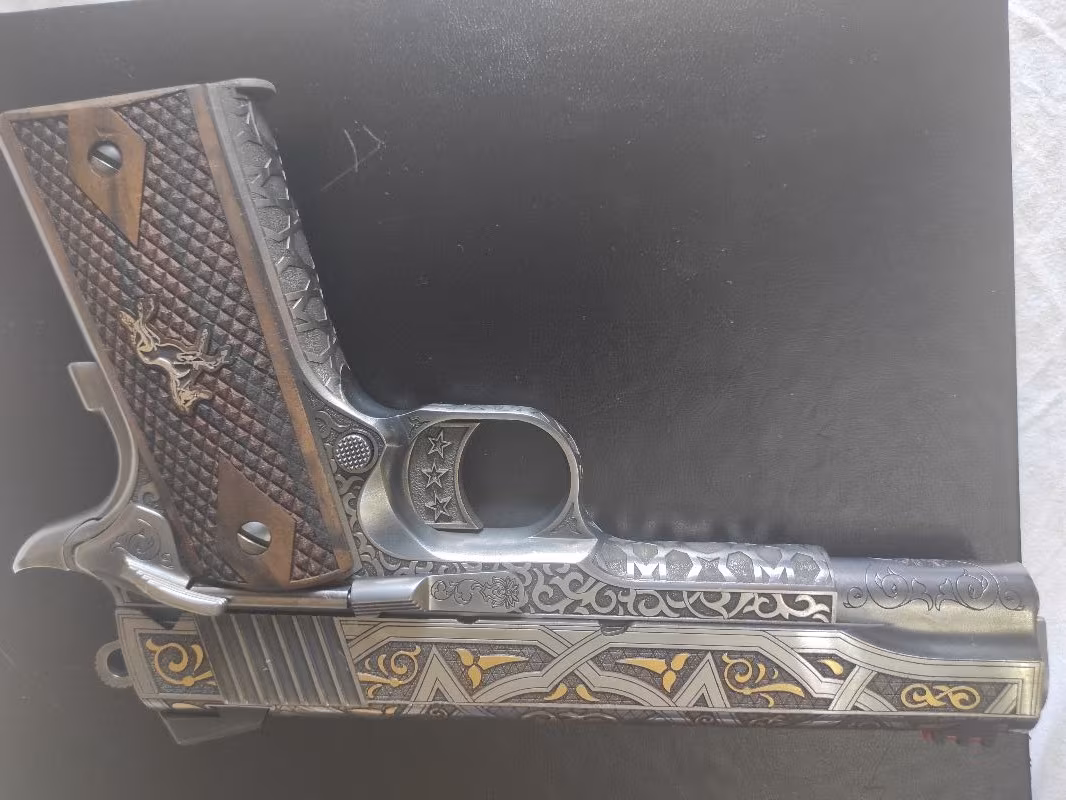 1911 Colt 45 cal özel işlemeli