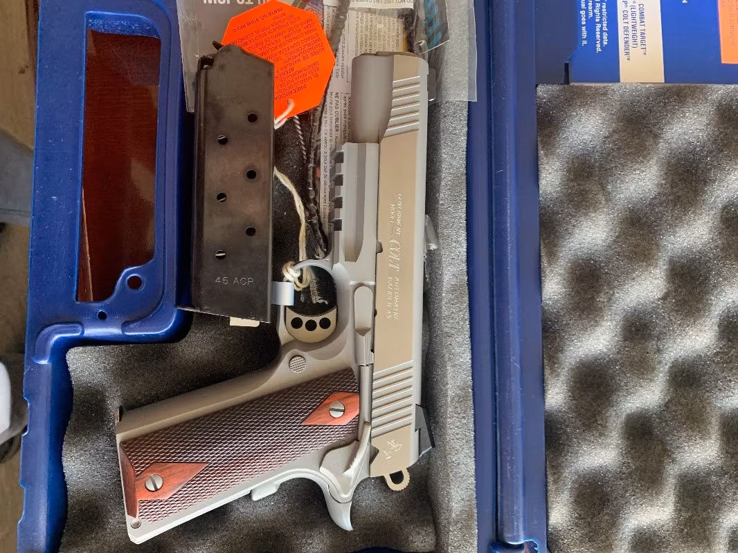 Sıfır kutusunda Colt railgun