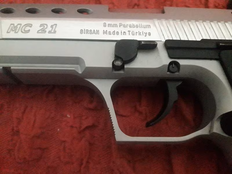 Ruhsatlı acil ihtiyaçtan satılık temiz 100 mermi atılmıştır