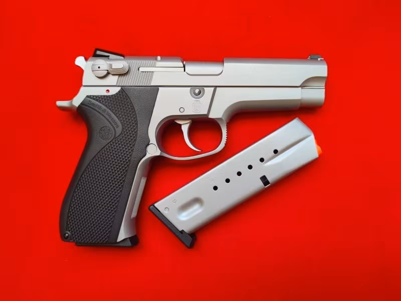 SMITH & WESSON 5906 (ORJİNAL BEYAZ HOROZ BEYAZ TETİK)