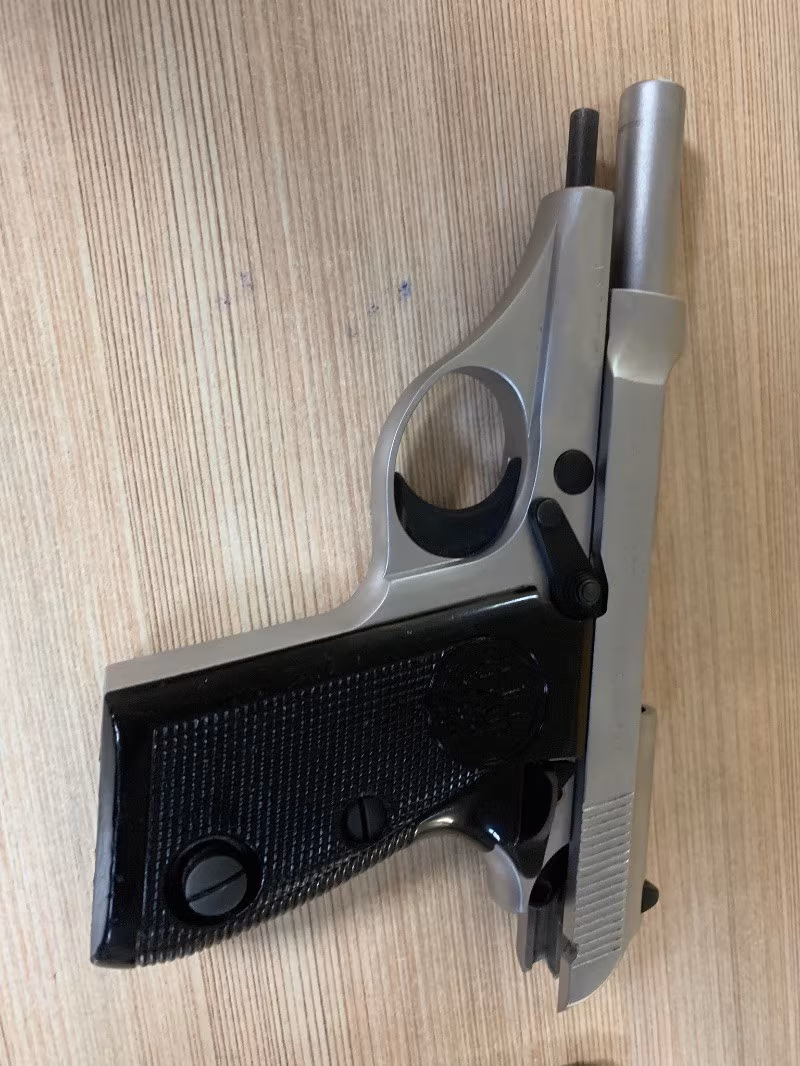 Polis memurundanDüğmeli beretta 7,65