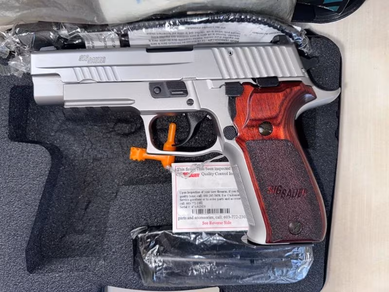 SIFIR SİGSUAR P 226 ELİTE SATANLES 3 ŞARJÖR İLK ALINDIĞI GİBİ DURUYOR AMERİKAN