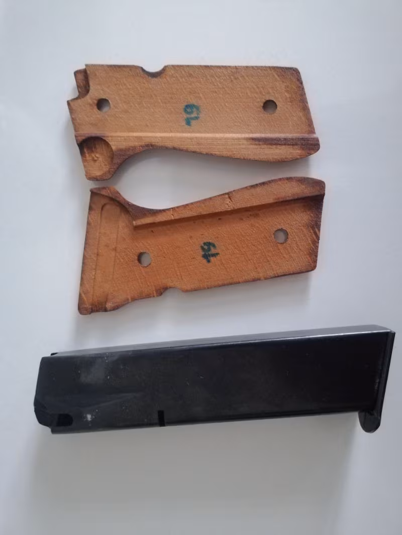 Beretta f92 için 20 li şarjör ve ahşap kabze kapağı