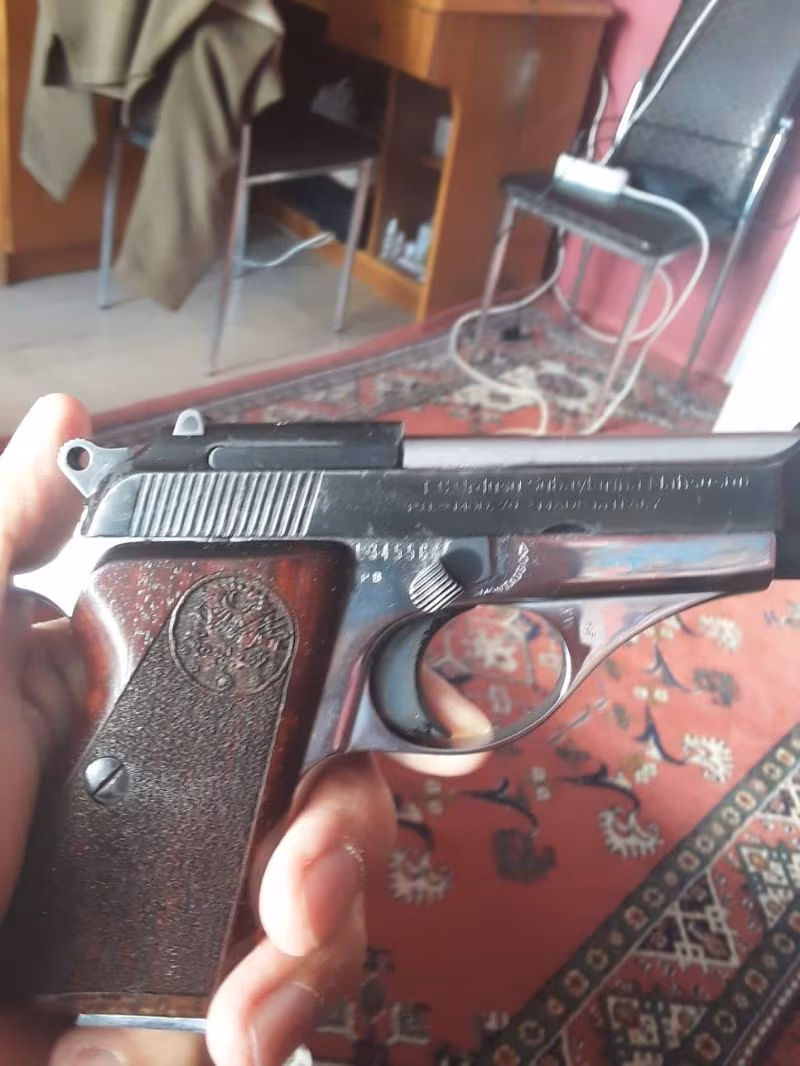 Düğmeli beretta