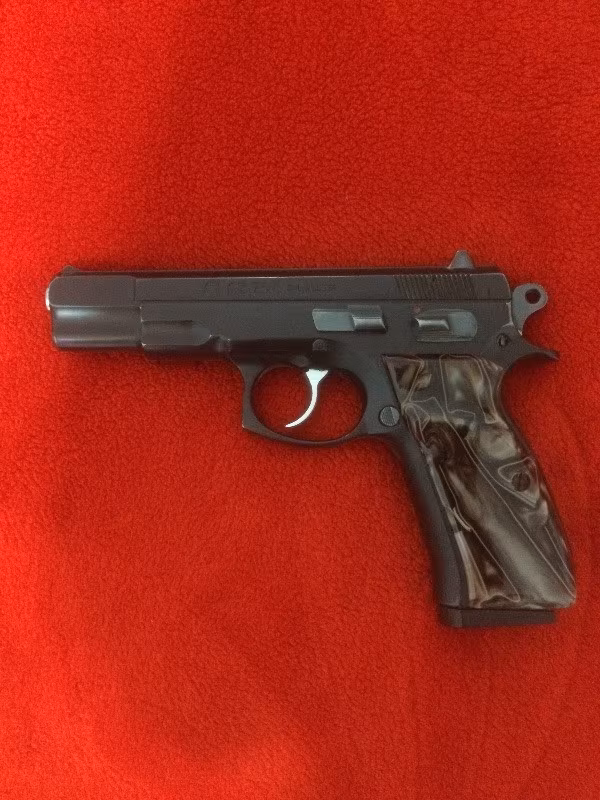 Emekli poliste CZ 75 b serisi