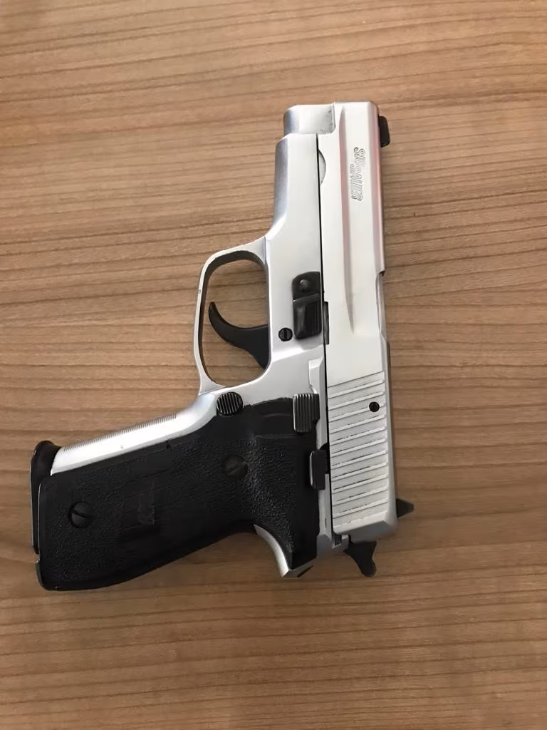 Mke den alinma 2008 model p228 sig sauer