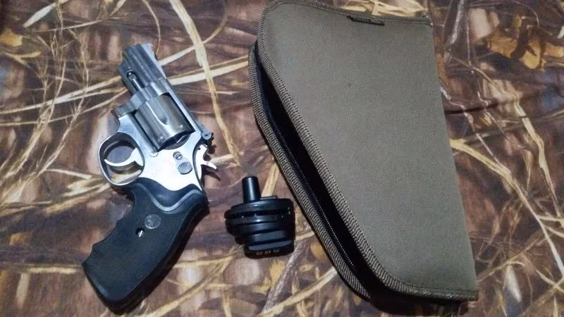 Acil satılık Fiyat düştü...!!!!                                           13.000TL. den 10.000TL.ye ve en son pazarlıksız 8.000 TL. Sıfır Ayarında Smith Wesson 66/3 modeli
