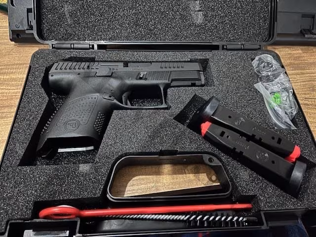 CZ P10-s