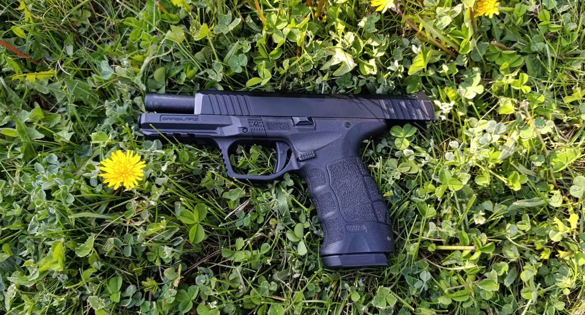 EMEKLİ EMNİYET GÖREVLİSİNDEN RUHSATLI SIFIR AYARINDA KUTUSUNDA SADECE DENEME ATIŞI YAPILAN ÖMÜR BOYU SARSILMAZ GARANTİSİYLE 2020 MODEL SARSILMAZ SAR 9 METE - 15.000 TL.