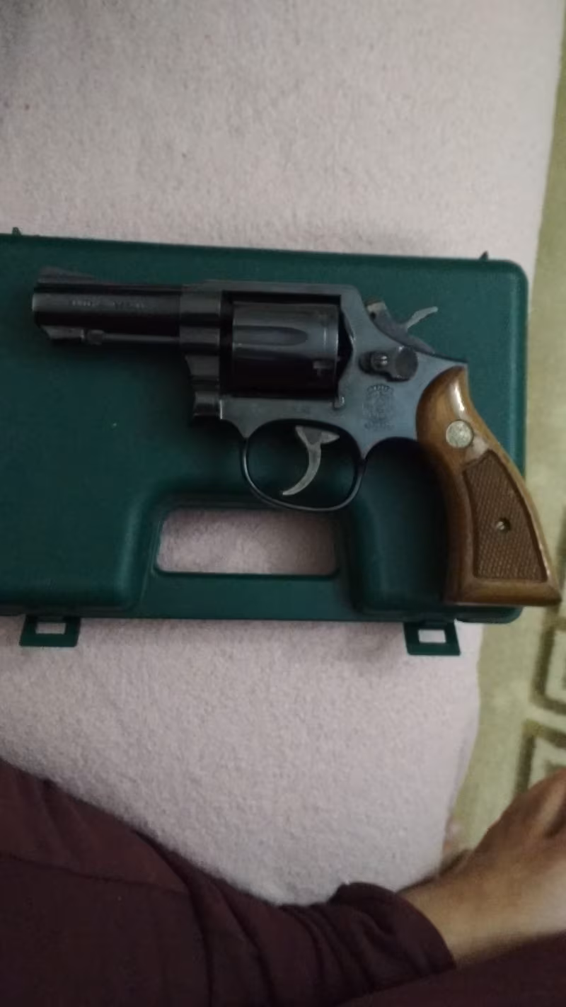 Kamu görevlisinden temiz Smith wesson toplu