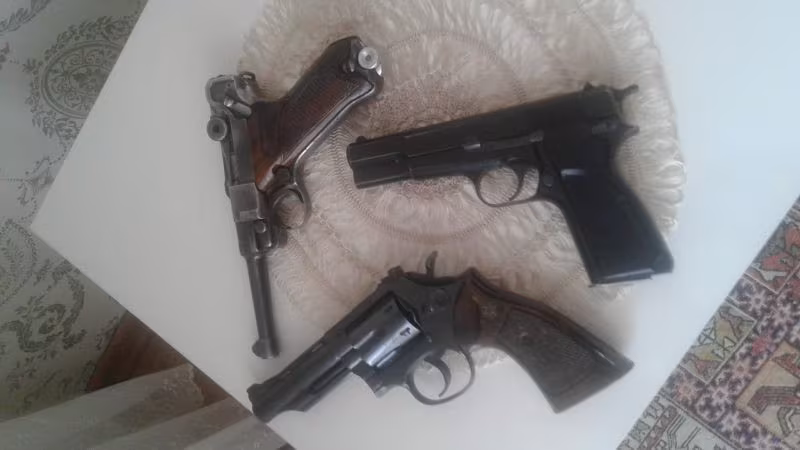 Polisten satılık ruhsatlı silah