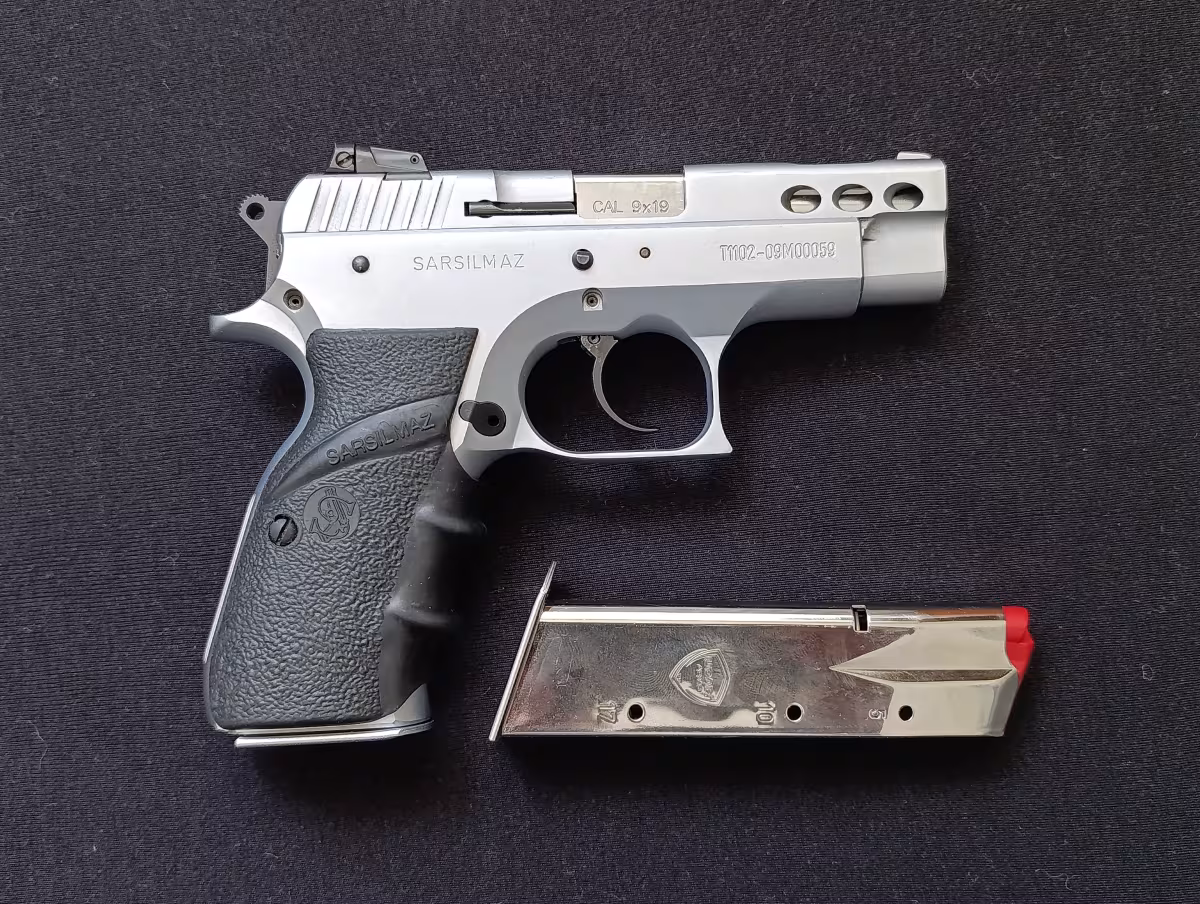 EMEKLİ EMNİYET GÖREVLİSİNDEN RUHSATLI SIFIR AYARINDA AZ ATIŞ YAPILAN ÖMÜR BOYU GARANTİLİ STANLESS STEEL SARSILMAZ P 8 S. 18.000 TL.