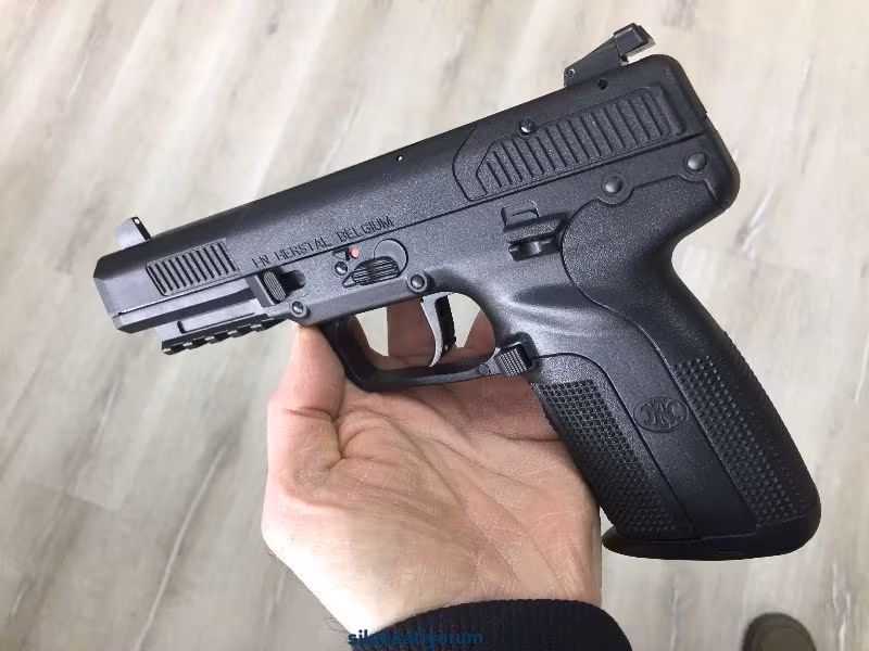 FN 5.7 FİVE SEVEN SIFIR KUTUSUNDA 200 ADET MERMİSİ İLE BİRLİKTE YURTDIŞINDAN YENİ GELDİ.