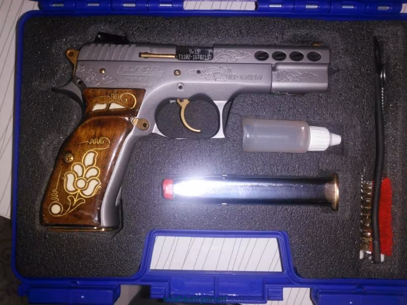 P8L altın işlemeli