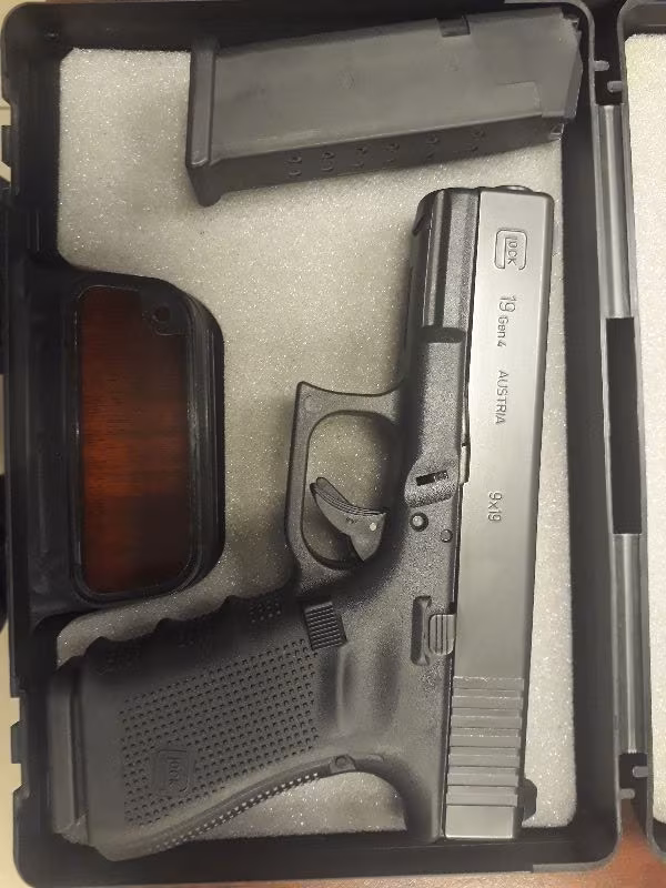 HAFIF VE KULLANISLI TEK SILAH GLOCKK