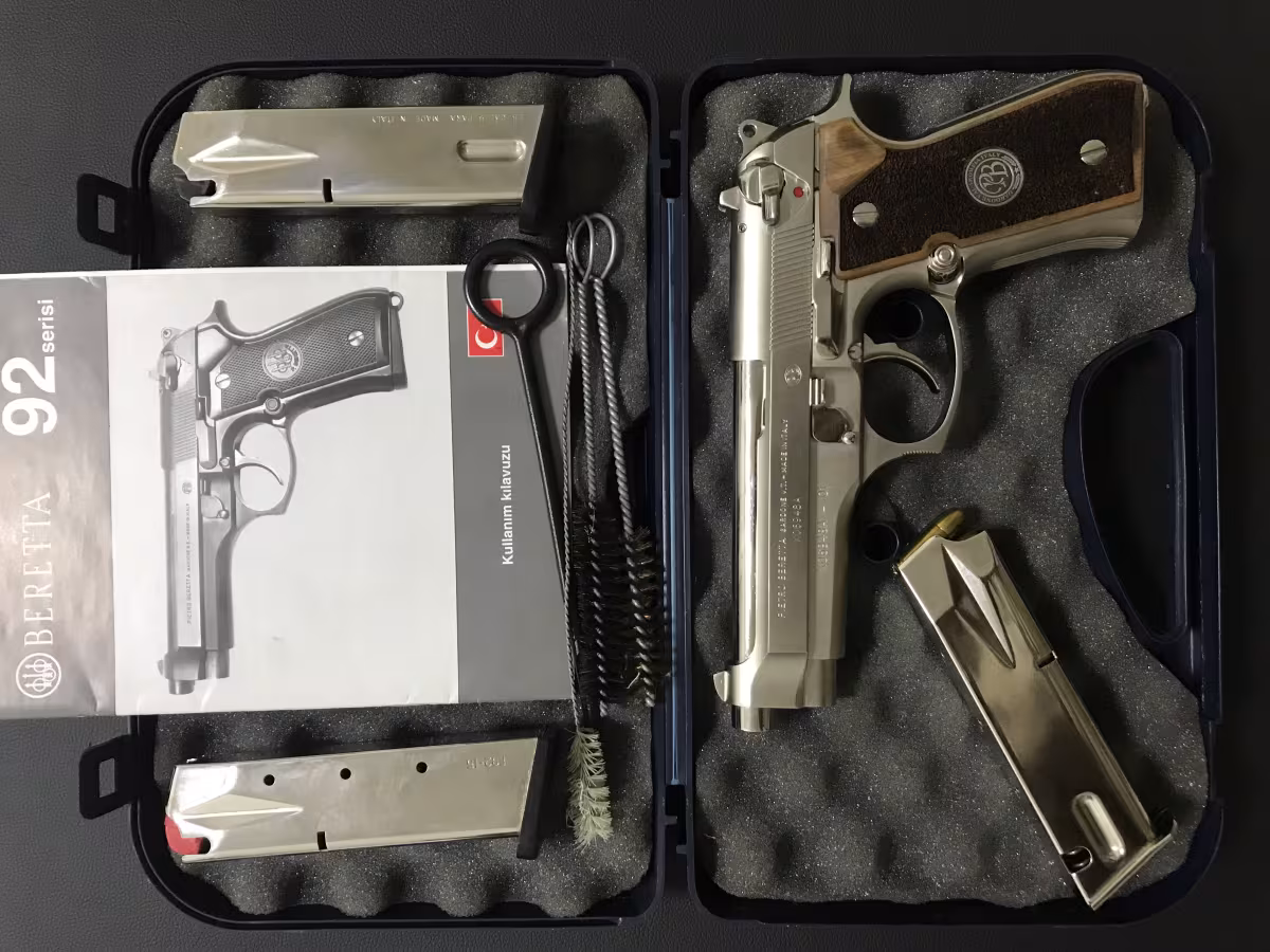 Temiz sıfır ayarında Beretta 92 FS