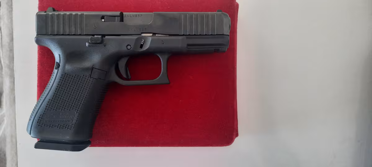 SIFIR GLOCK 19 GEN 5    DİPÇİK, LAZER, FENER, EKSTRA ŞARJÖRLER FULL KUTU