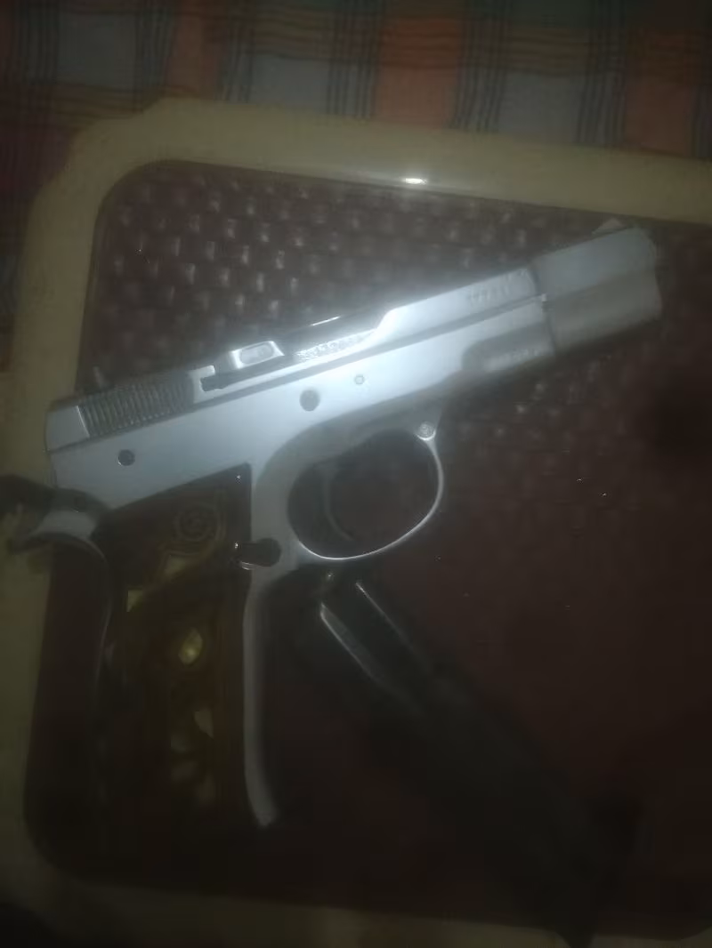 Emekli polisten cz 75 b