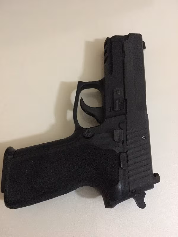 Memurdan sıfır sigsauer P229