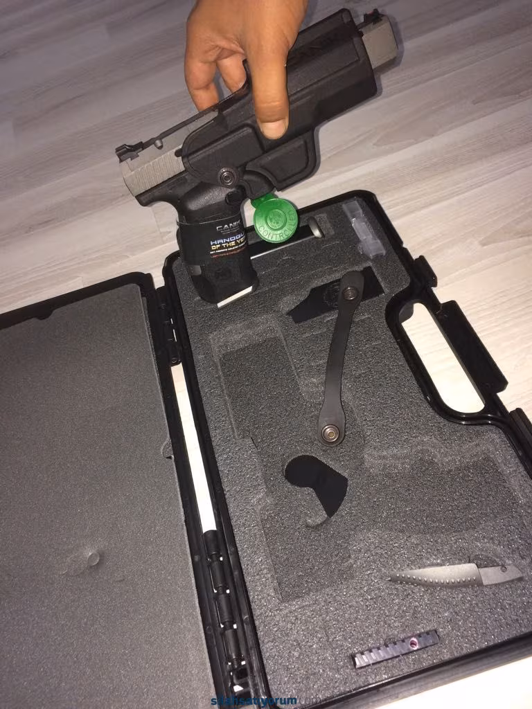 Canik tp9 sfx  tabanca Silah 2018 modeldir  HATTA 5 GÜNLÜKTÜR ve aynen muhafaza edilip hiçbir şekilde atış yapılmamıştır sıfır silahtır.  ———–Kamu görevlisinden———–