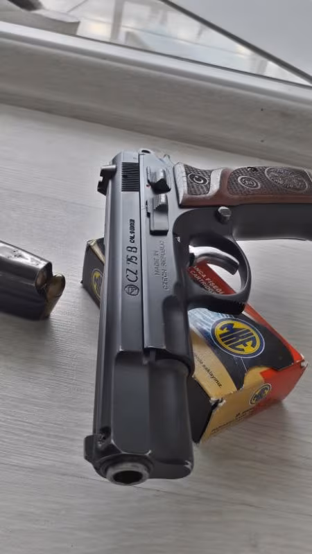 Acil satılık orjinal CZ 75 B