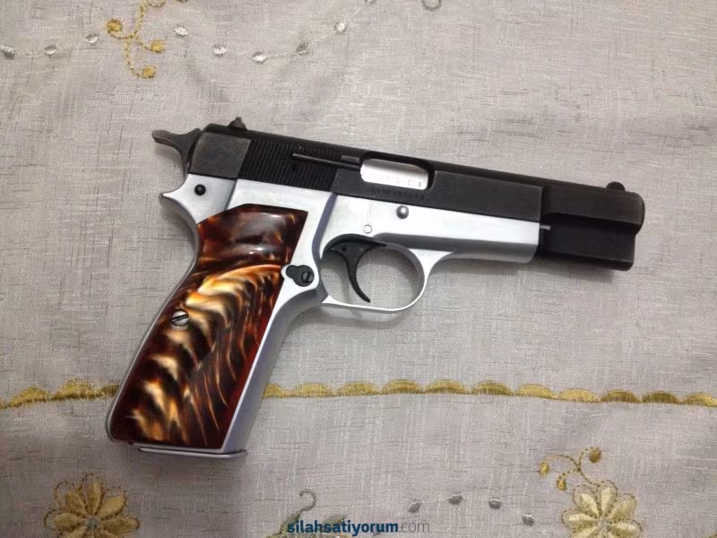 Polisten 9.mm Browning