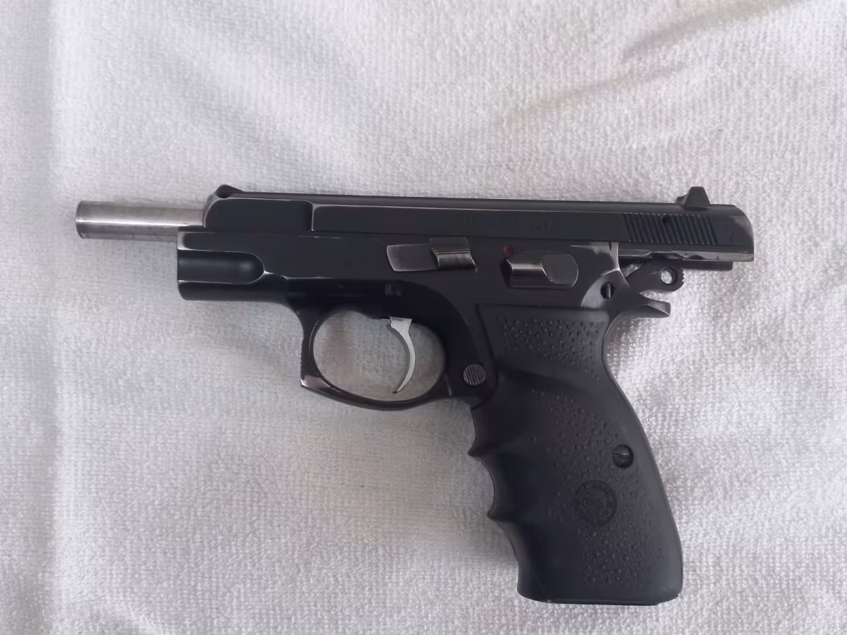 EMEKLİ EMNİYET GÖREVLİSİNDEN RUHSATLI SIFIR AYARINDA AZ ATIŞ YAPILAN TEMİZ ORJİNAL SİYAH 1993 MODEL CZ 75 B. - 45.000 TL.
