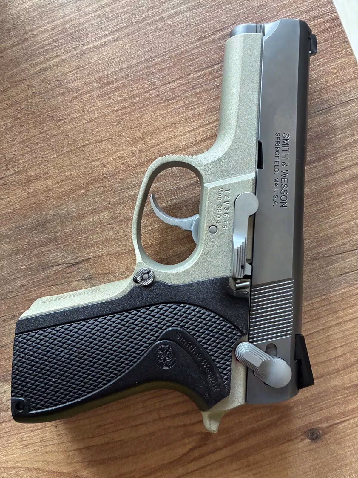 Smith &Wesson 6904