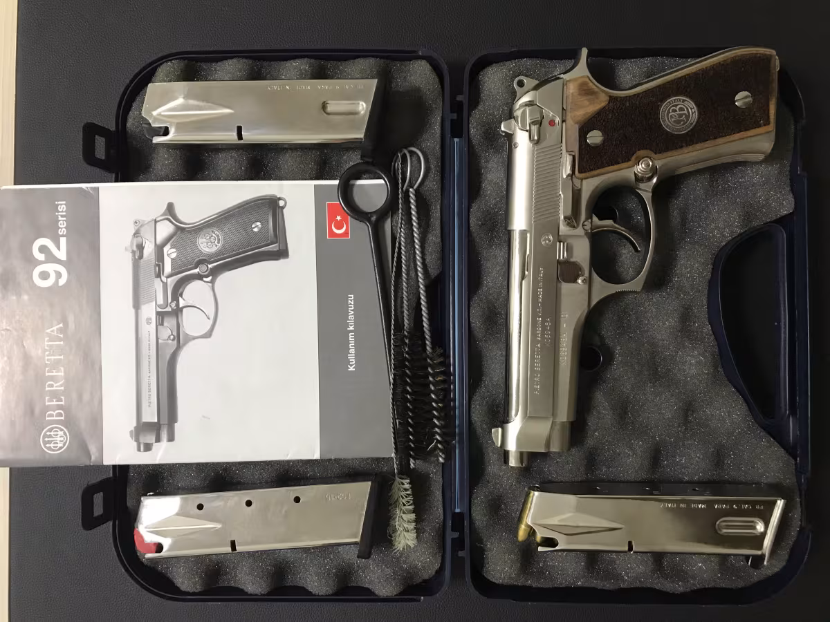 Temiz sıfır ayarında Beretta 92 FS