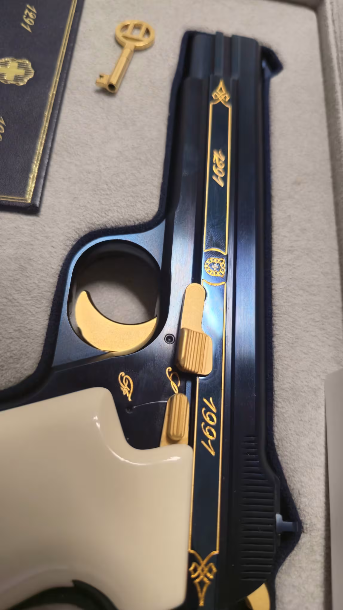 Sig Sauer P210 Blue Helvetica 700.YIl Özel Seri