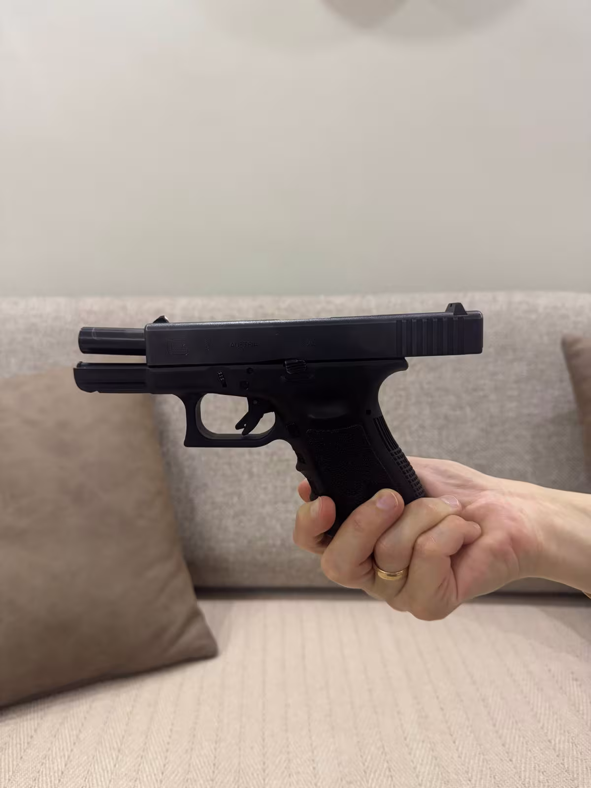 EMEKLİ EMNİYET MÜDÜRÜNDEN 9 mm ÇAPINDA GLOCK 19 !