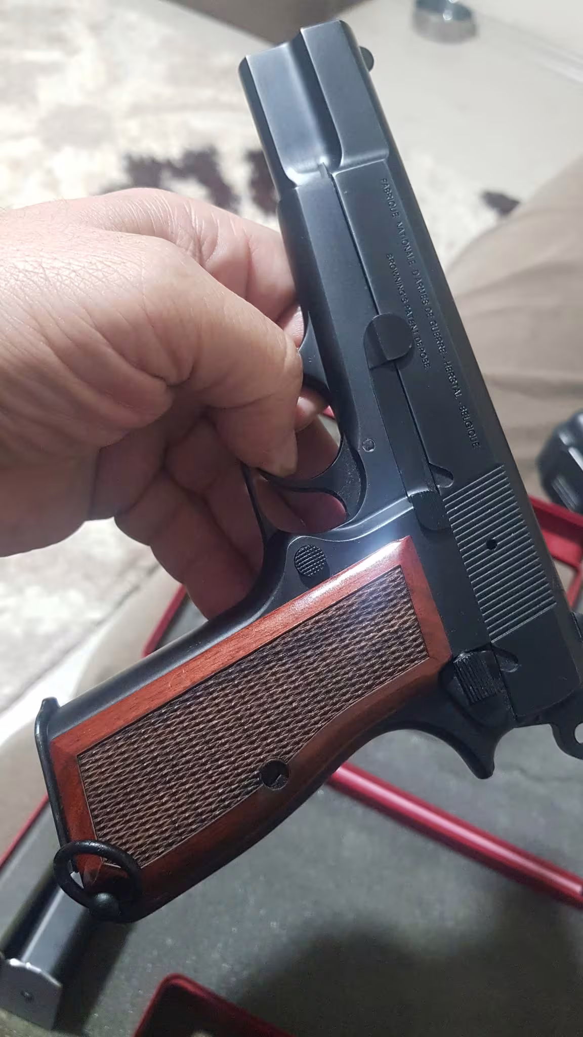 Hastasına Tokalı Browning