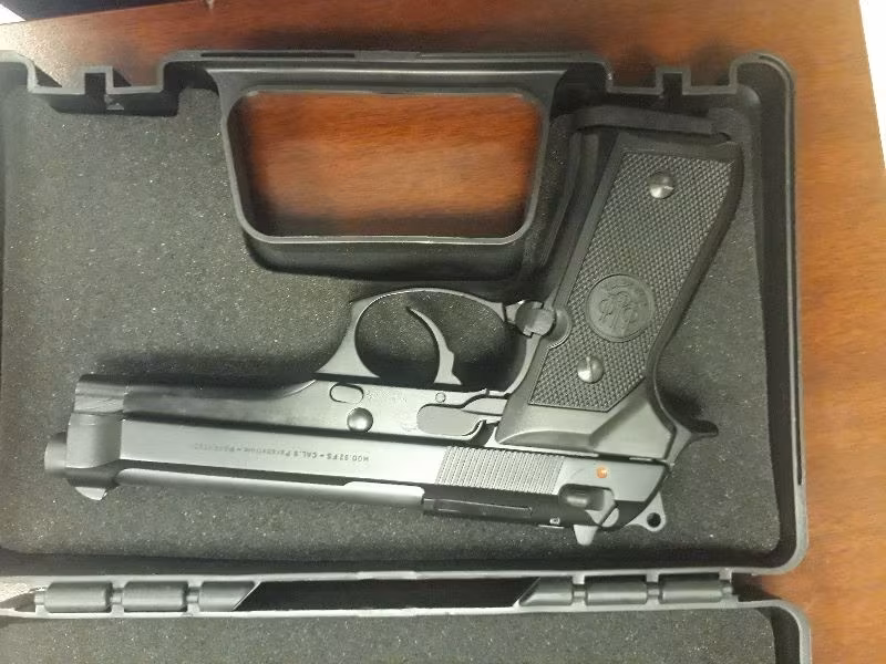 BERETTA SIYAH