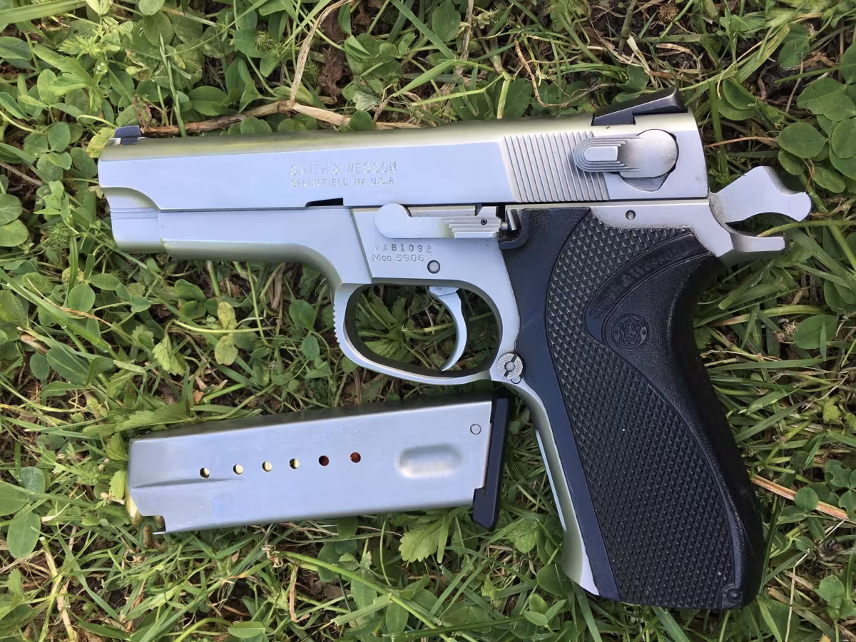 Çok temiz, bakımlı, sıfır ayarında Smith Wesson 5906