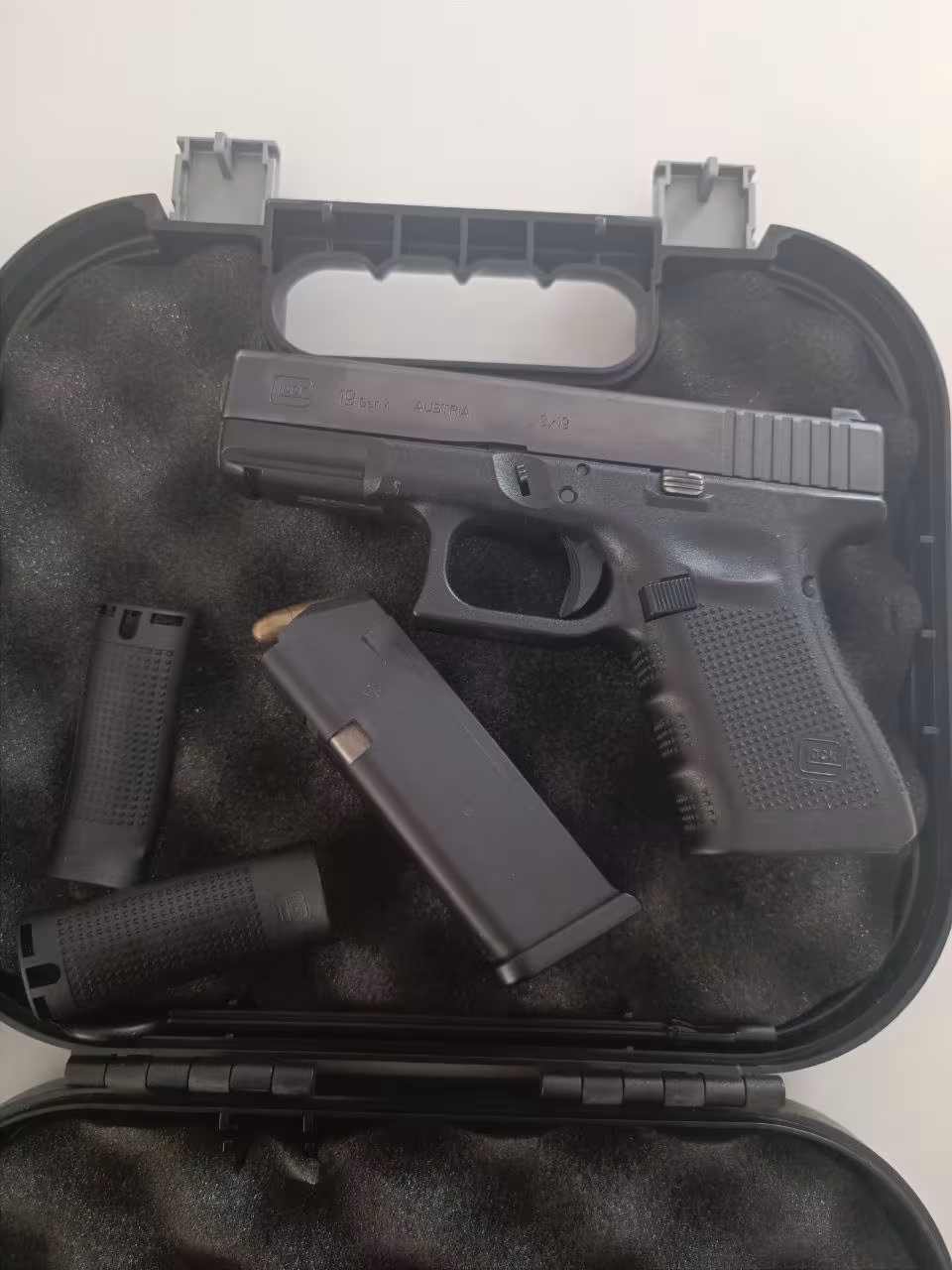 MEMUR EMEKLİSİNDEN SATILIK GLOCK 19 GEN4