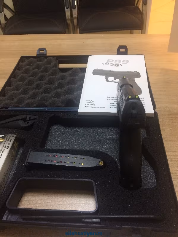 Kutusunda yedek şarjörü mevcut kaçırılmayacak bir tabanca..