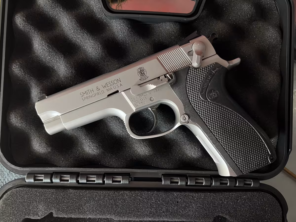 2004 YILI MKE ÇIKIŞLI SMİTH WESSON 5906 SON VERSİYON LAZERLİ YAZI VE ÇENTİKLİ HOROZ