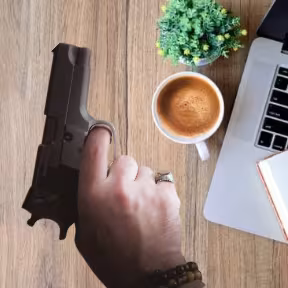 Kusursuz Kondisyonda Smith & Wesson 5906 – Efsanevi Klasik