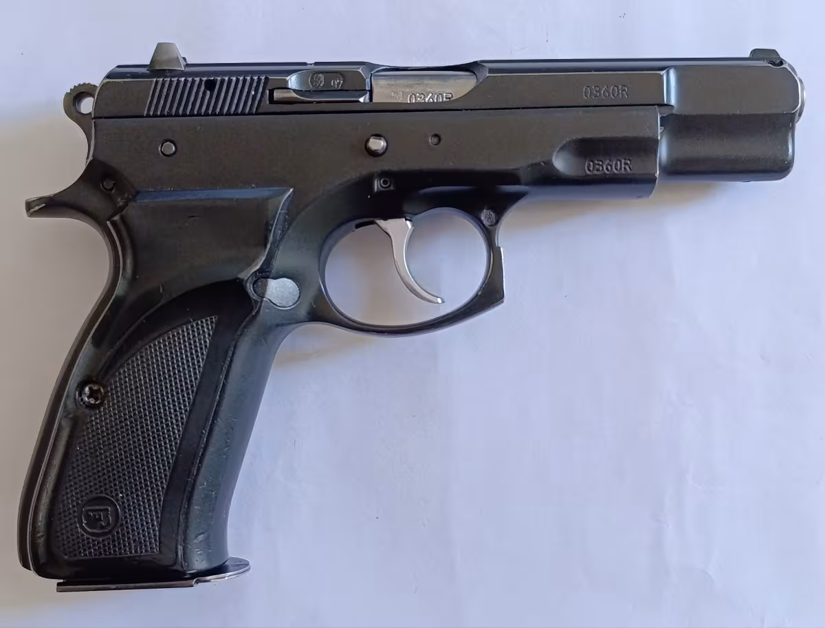 EMEKLİ EMNİYET GÖREVLİSİNDEN RUHSATLI SIFIR AYARINDA AZ ATIŞ YAPILAN TEMİZ ORJİNAL SİYAH 1997 MODEL CZ 75 B. - 45.000 TL.