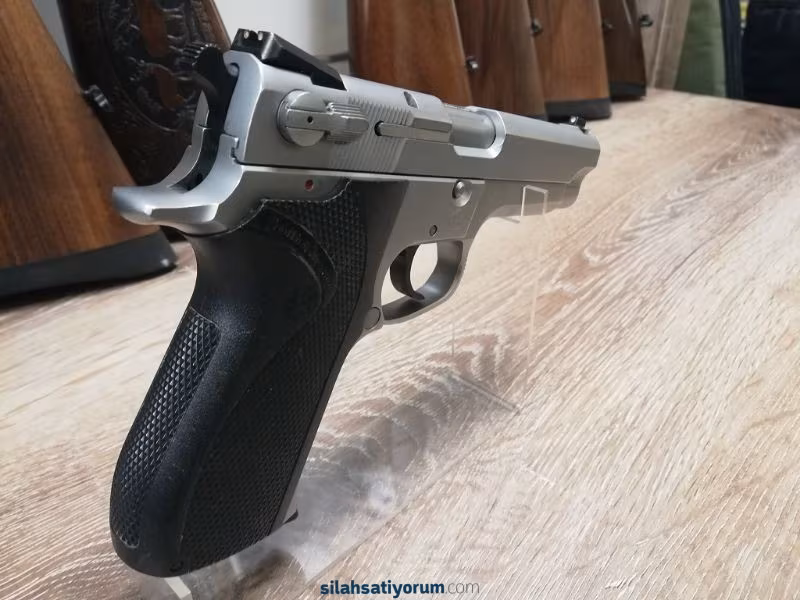 Smith Wesson 5906 kullanılmış temiz durumda.
