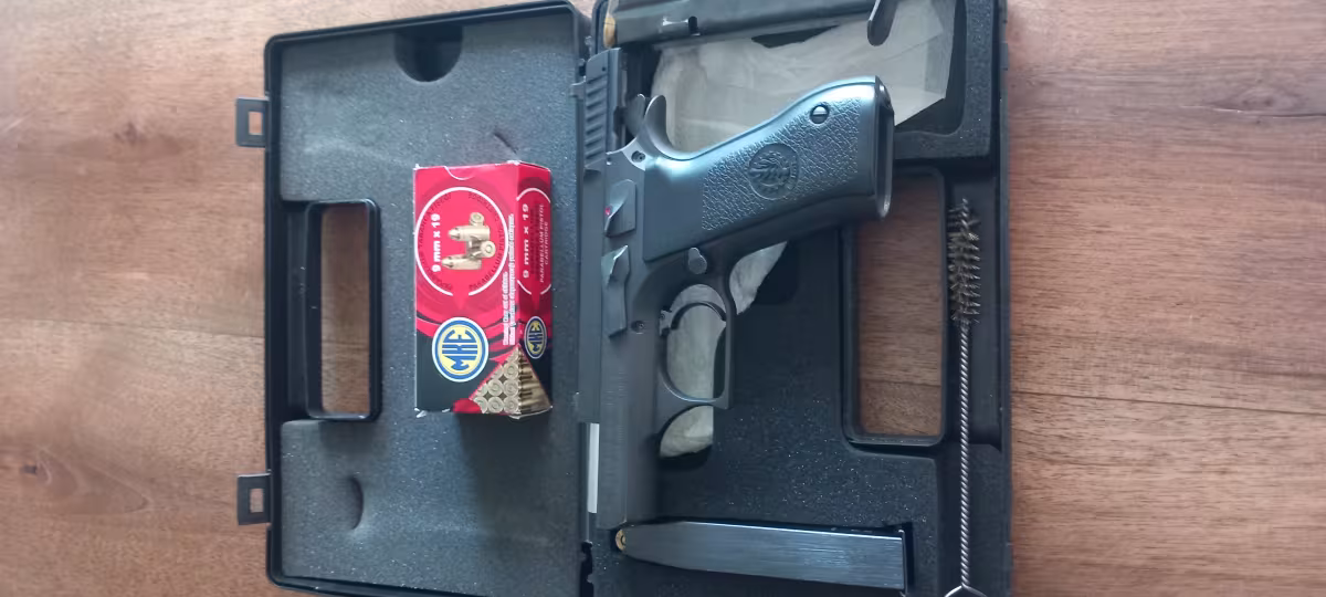 9x19mm 45 acp. Jericho 941 fs serisi çift şarjör en fazla 4 şarjör kullanmıştır çift şarjör temizdir 15+1