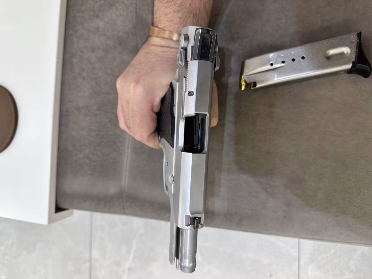 Sarraftan temiz smith wesson 6906