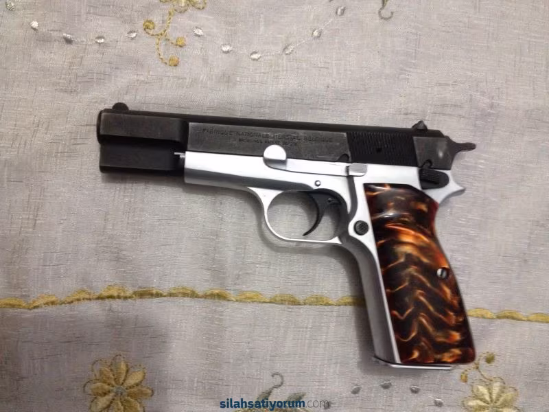 Polisten 9.mm Browning