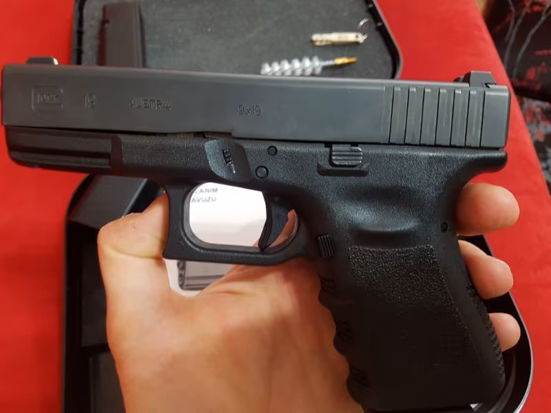 KAMU GÖREVLİSİNDEN HİÇ KULLANILMAMIŞ GLOCK